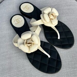 CHANEL Camellia Rubber Flat Thong Sandals Flip Flops Black x White